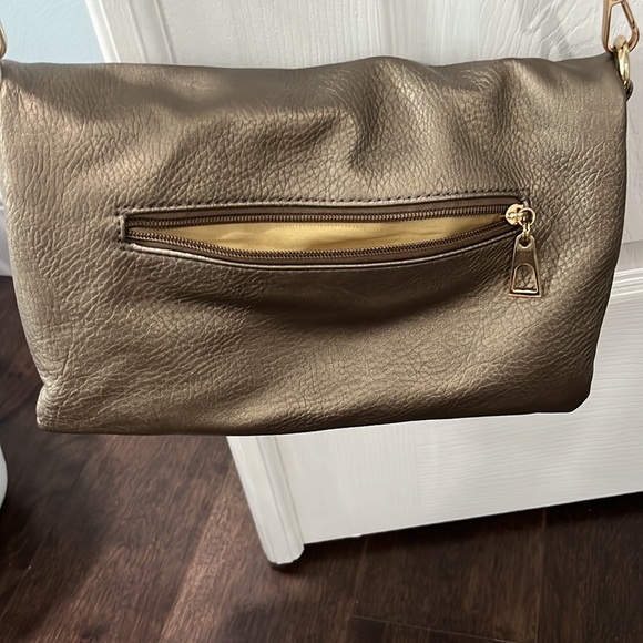 Womens bronze gold adjustable strap handbag with flap closure. - Picture 5 of 12